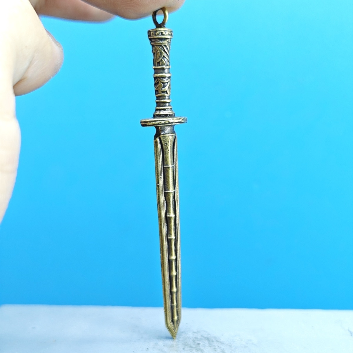 Miniatura de Espada em Latão c - Vintage Collectible Ornaments avaliação e preço